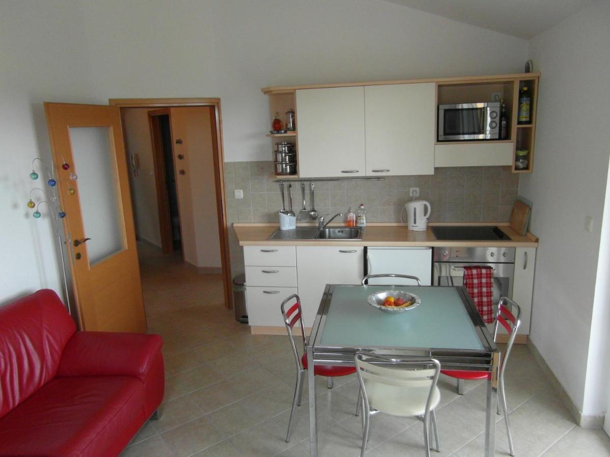 Bentley - Sea-View - 2 Bedroom Apartment Premantura Bagian luar foto