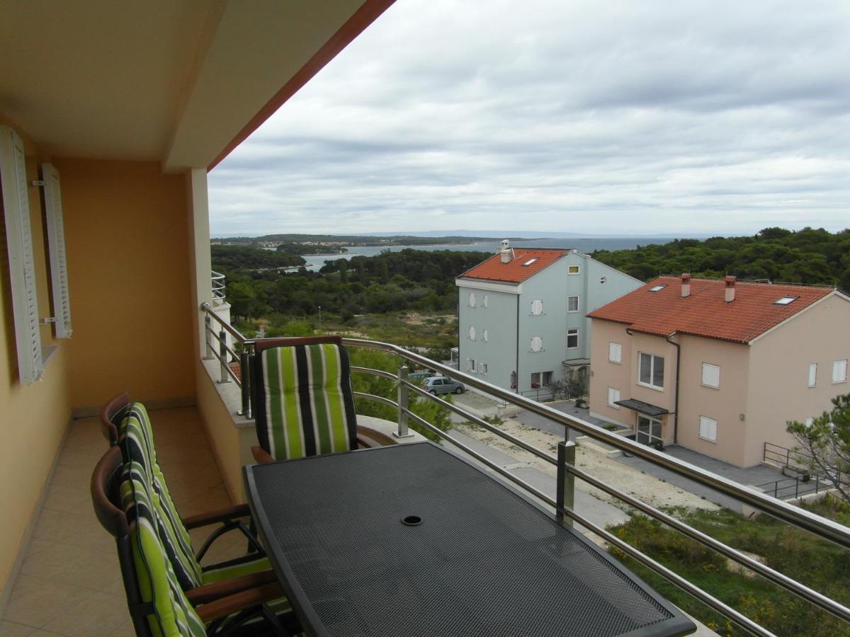 Bentley - Sea-View - 2 Bedroom Apartment Premantura Bagian luar foto