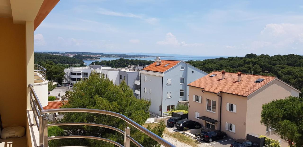 Bentley - Sea-View - 2 Bedroom Apartment Premantura Bagian luar foto